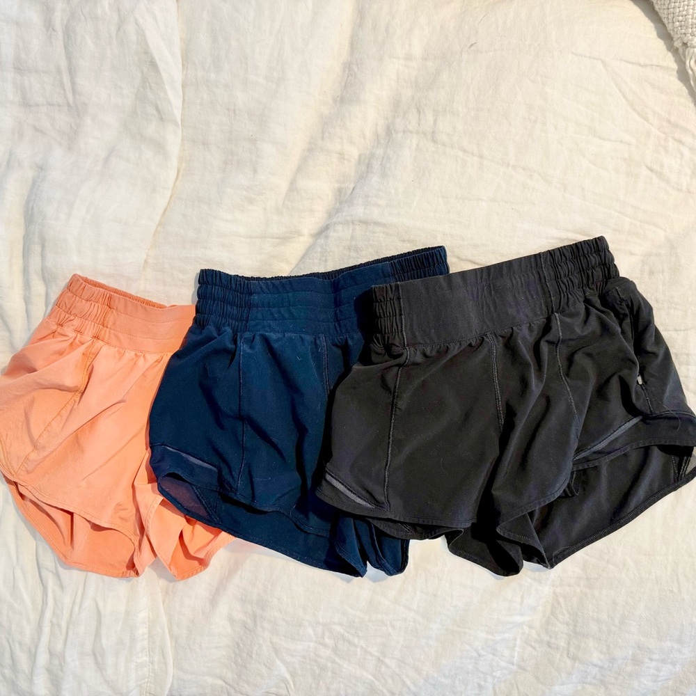 Lululemon hotty hot shorts size 2 black navy coral kiss EUC 2.5”